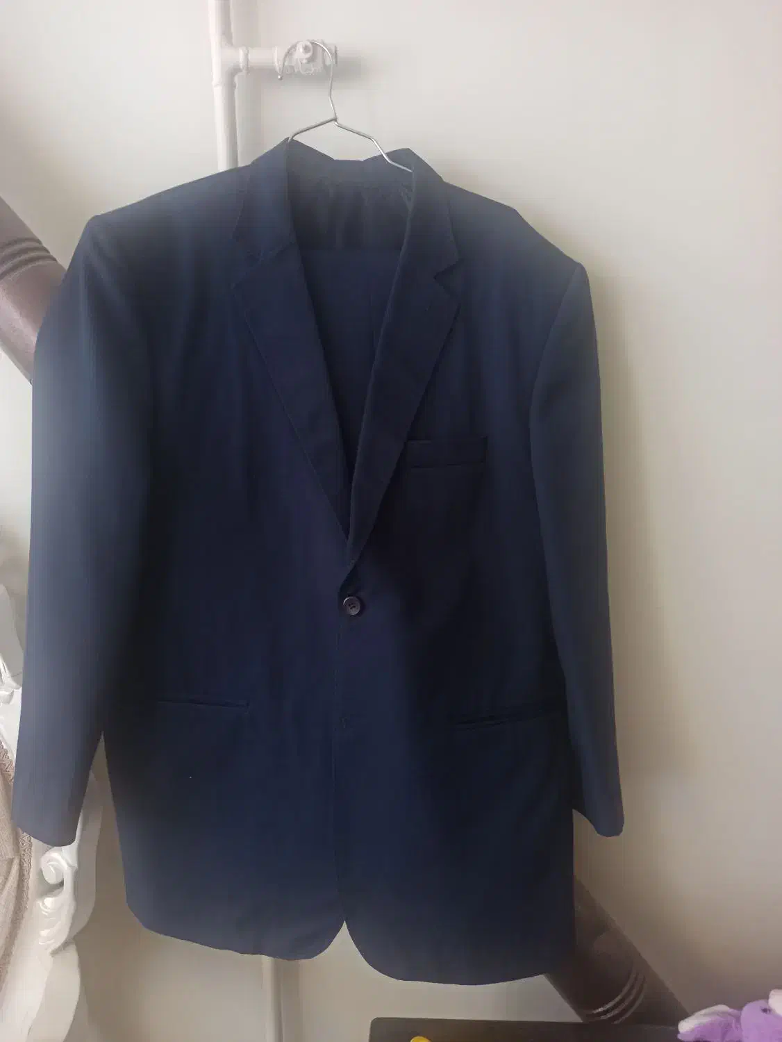 چهار دست کت و شلوار  مردانه.   جنس فاستونی|لباس|مهاجران, |دیوار