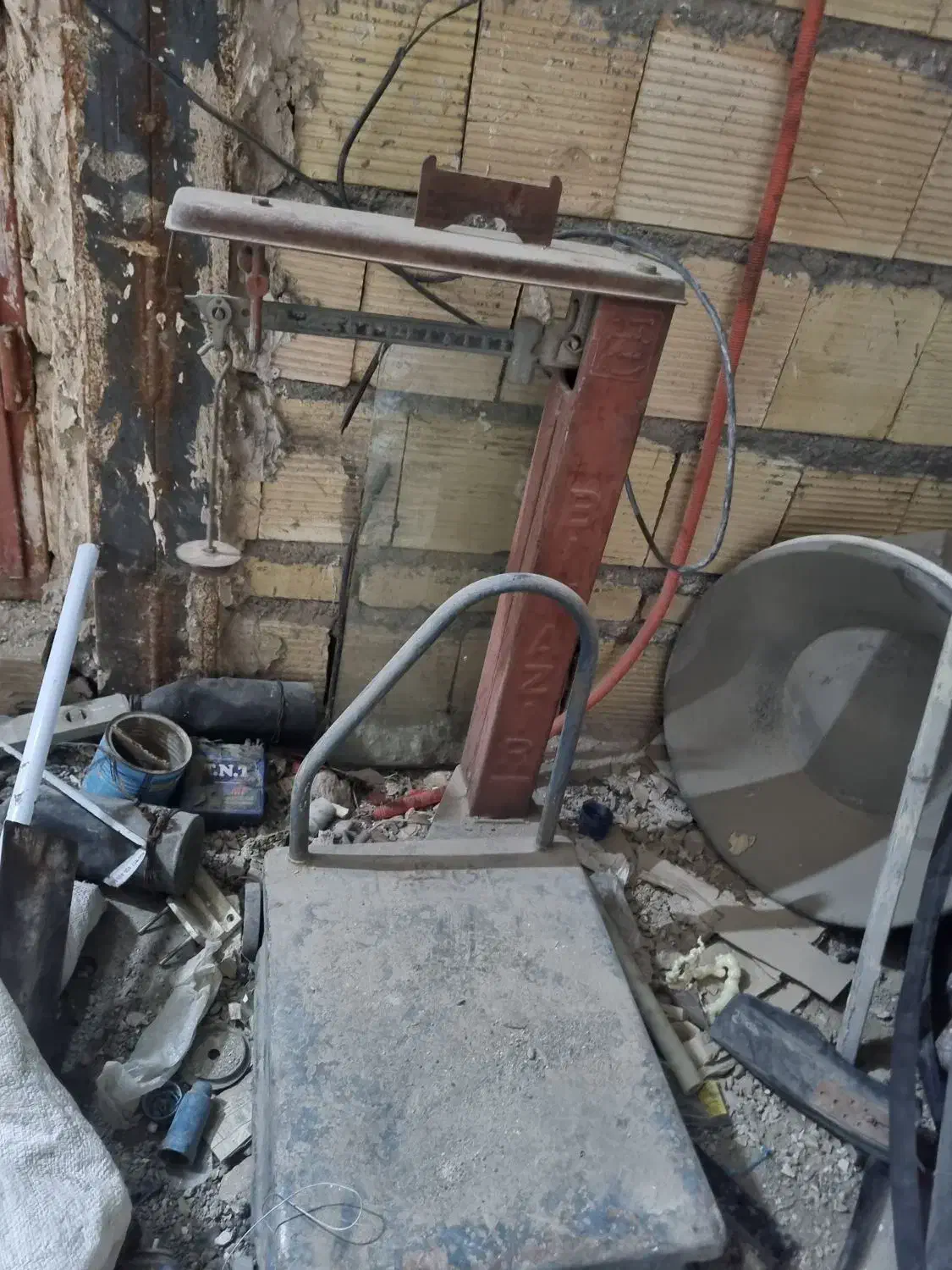 باسکول سنگی میزان ترازوسنگی ترازوقدیمی|کلکسیون اشیاء عتیقه|مشهد, زیرکن|دیوار