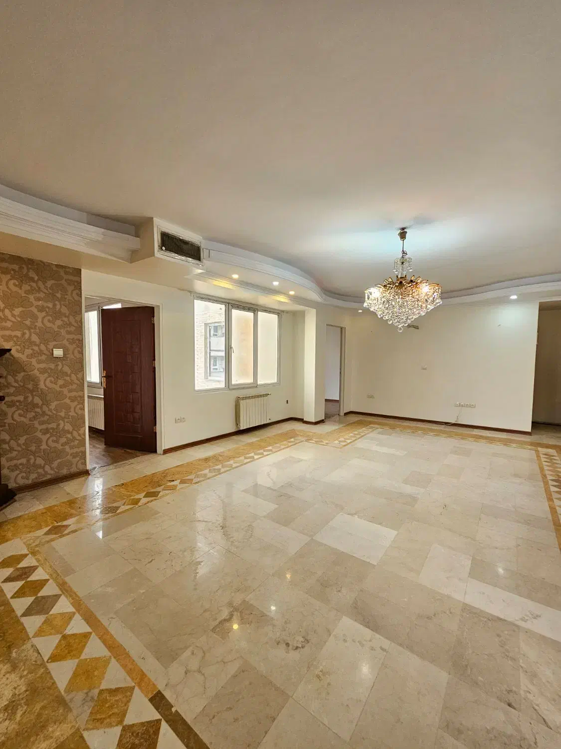 ۱۰۵ متر/خوش نقشه/کوچه پهن/فول امکانات