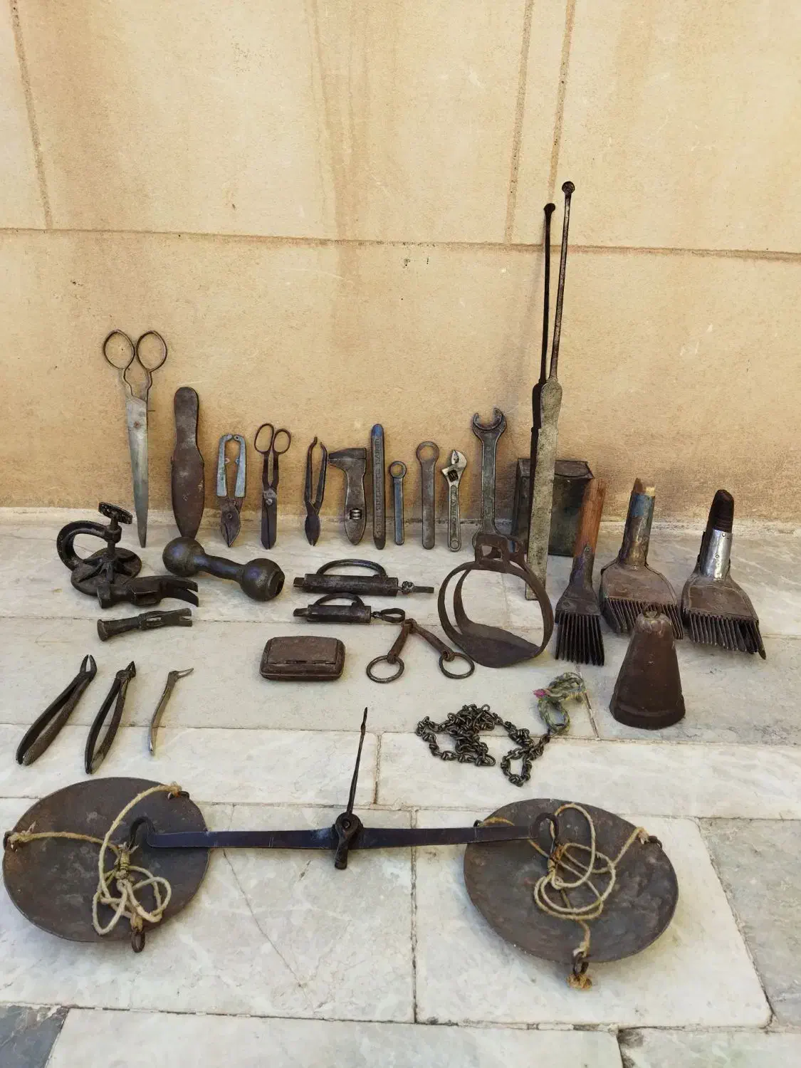 وسایل قدیمی اویز زنجیر دندان کش دمنده ترازو قفل|کلکسیون اشیاء عتیقه|تهران, راه آهن|دیوار