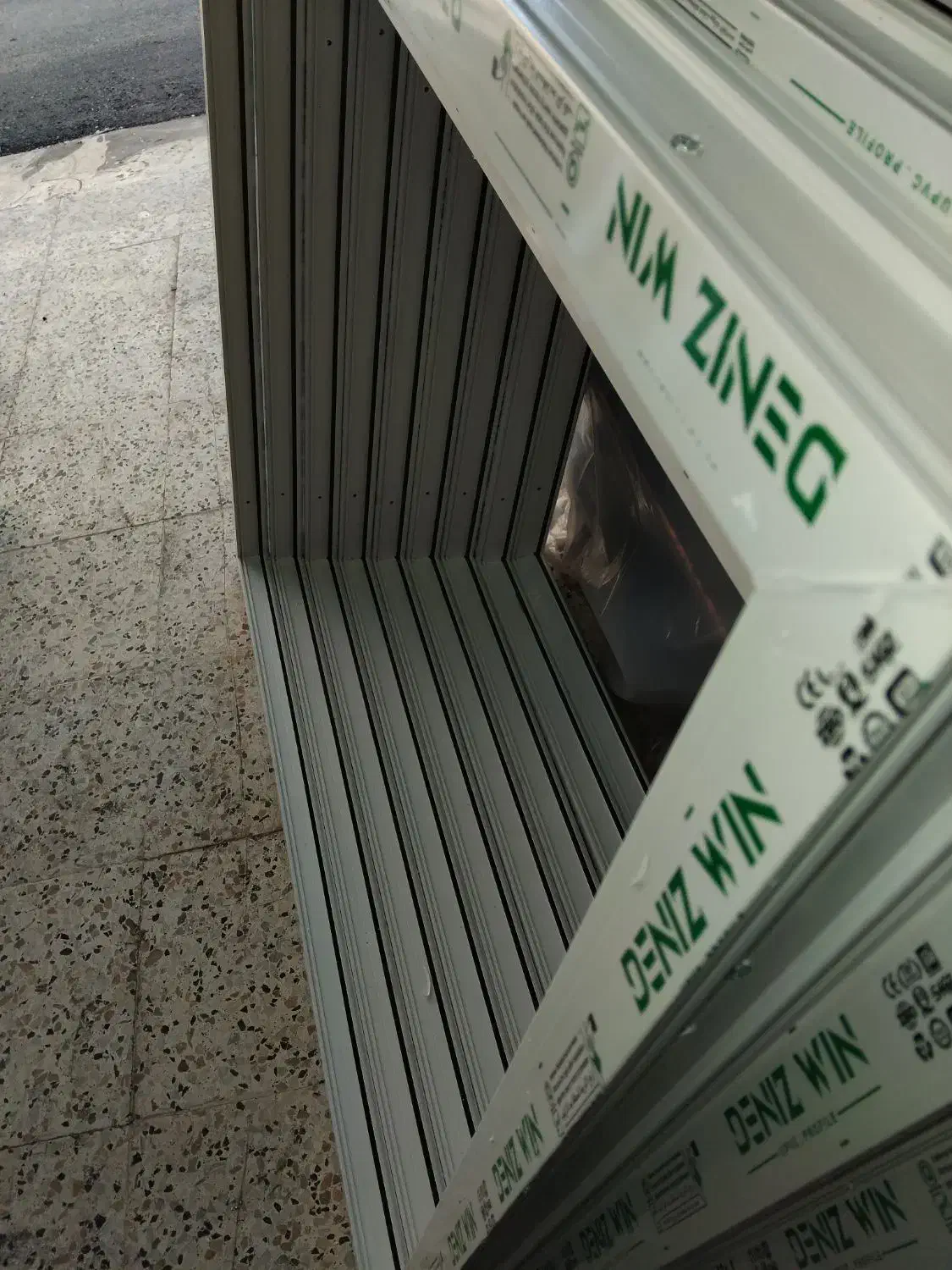 توری پنجره پلیسه آلمینیومی کشوئی|خدمات پیشه و مهارت|نوشهر, |دیوار