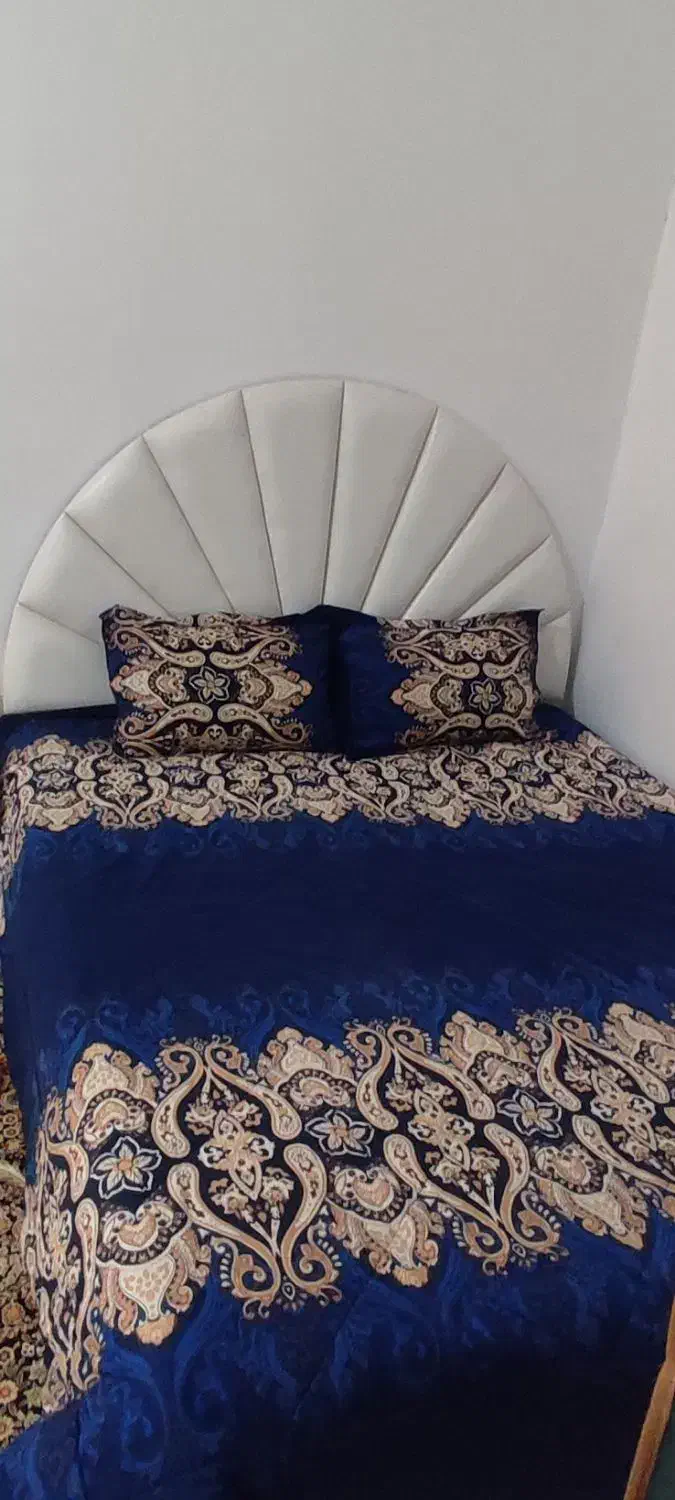 تخت دونفره همراه با تشک کاملا سالم و نو قیمت۸۵۰۰|تخت و سرویس خواب|شوش, |دیوار