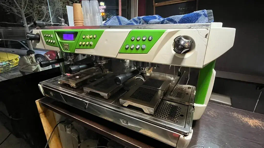 یک عدد دستگاه اسپرسو ساز صنعتی|سماور، چای‌ساز، قهوه‌ساز|زاهدان, |دیوار