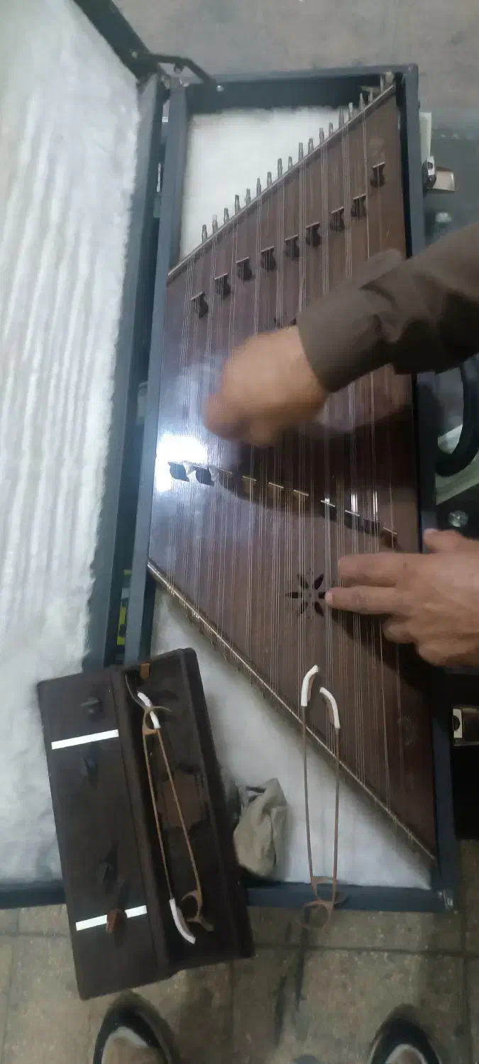 سنتور کاکرده همراه کیف استفاده نشده عروسک|سازهای سنتی|اسلام‌شهر, شهرک مهدیه|دیوار
