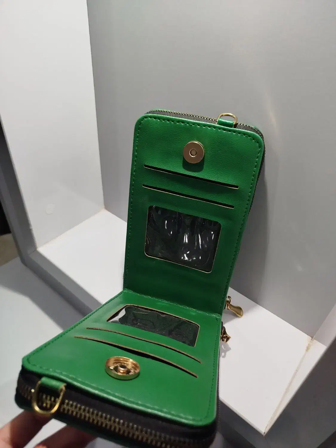 کیف|کیف، کفش، کمربند|الوند, |دیوار