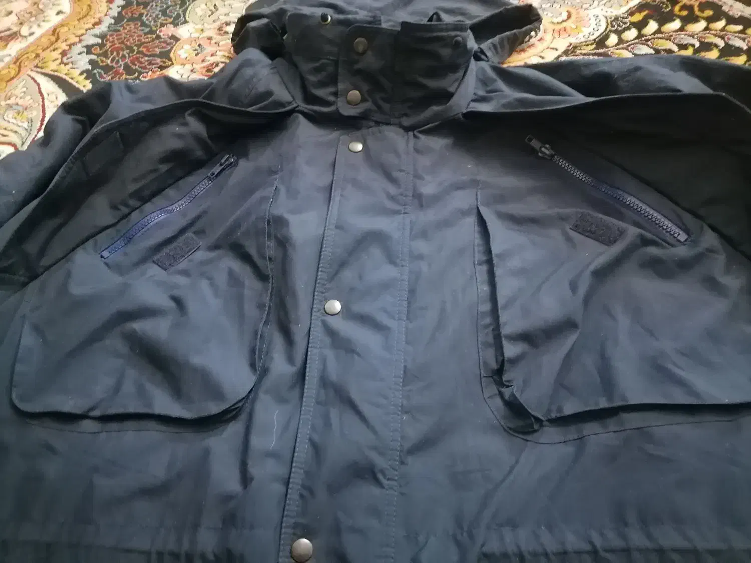 کاپشن|لباس|تربتحیدریه, منظر|دیوار