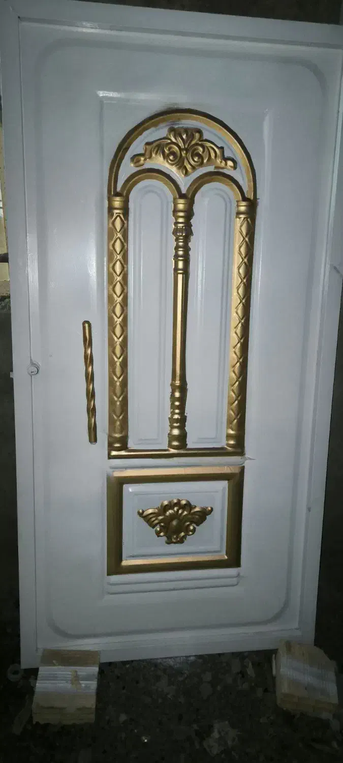 رنگ کاری درب و پنجره باقیمت مناسب وکار تمیز|خدمات پیشه و مهارت|بم, |دیوار