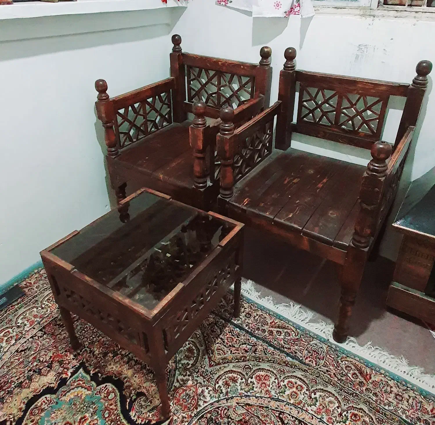 دو عدد صندلی سنتی چوب روس با میز|صندلی و نیمکت|قم, نیروگاه|دیوار