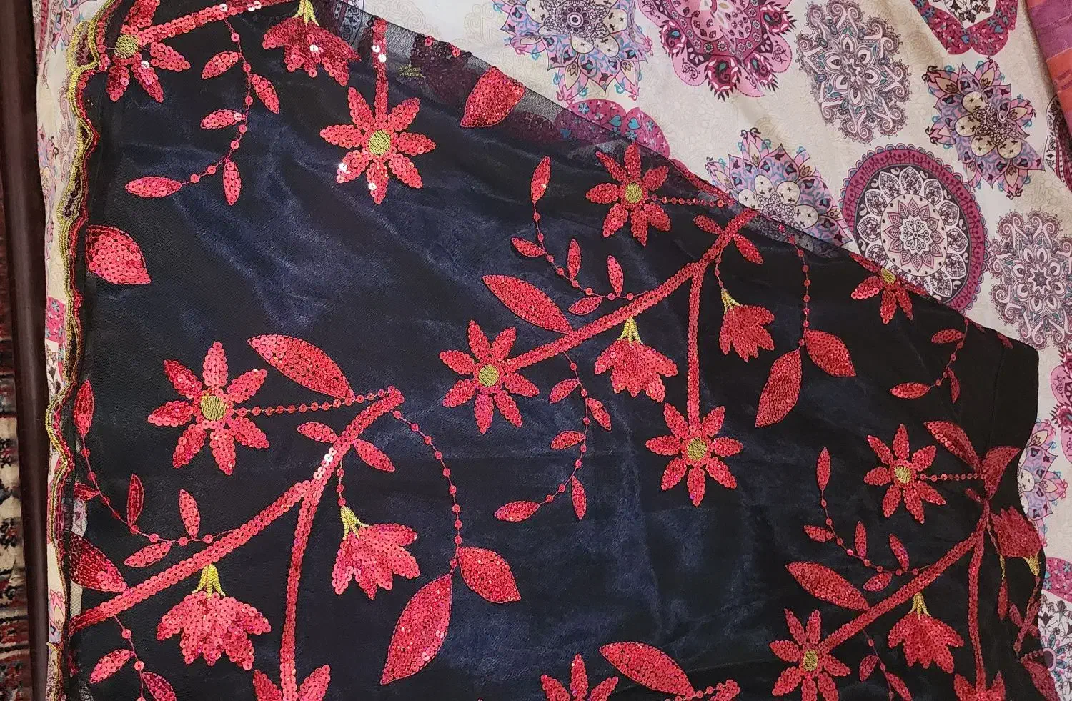 دو دست لباس مجلسی نو|لباس|قم, بنیاد|دیوار