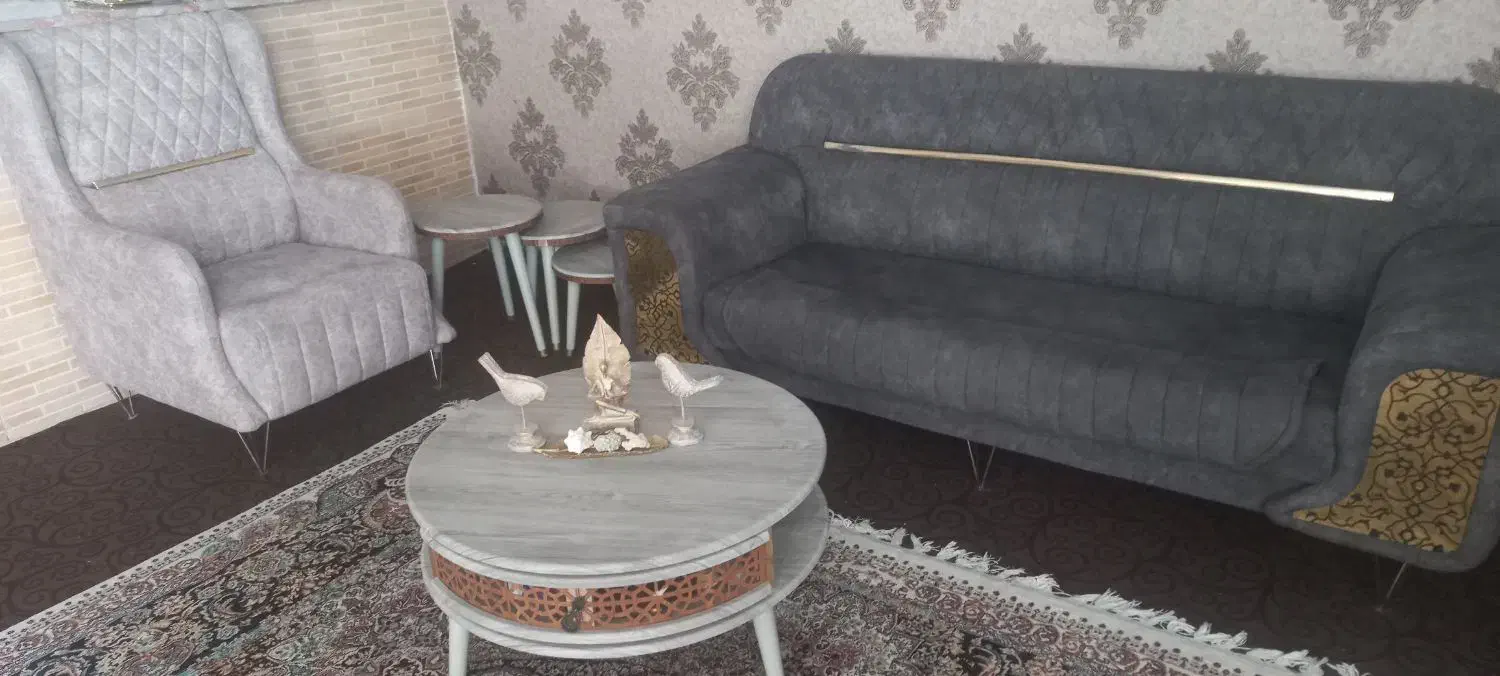 مبل خانگی و میز جلو مبلی در حد نو|مبلمان خانگی و میز عسلی|شیراز, پودنک|دیوار