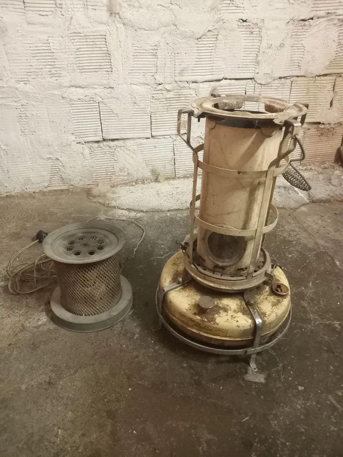 لوازم قدیمی چراغ نفتی هیتر برقی خمره دوربین عکاسی|دوربین عکاسی و فیلمبرداری|اصفهان, زاجان|دیوار