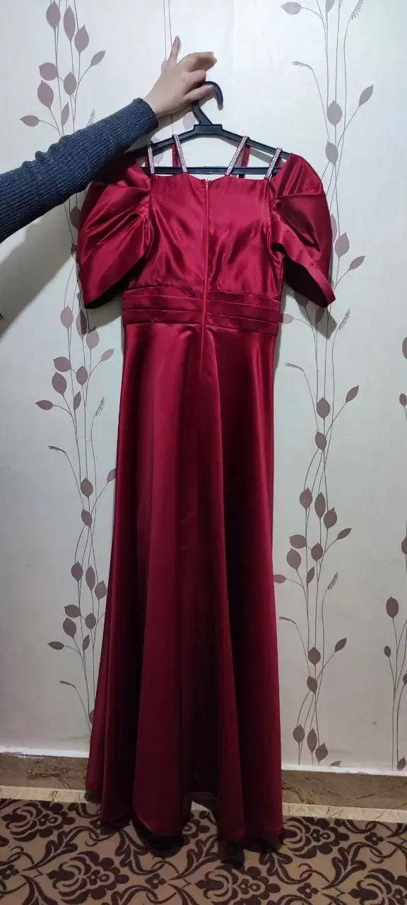 لباس مجلسی ساتن|لباس|لاهیجان, انقلاب|دیوار