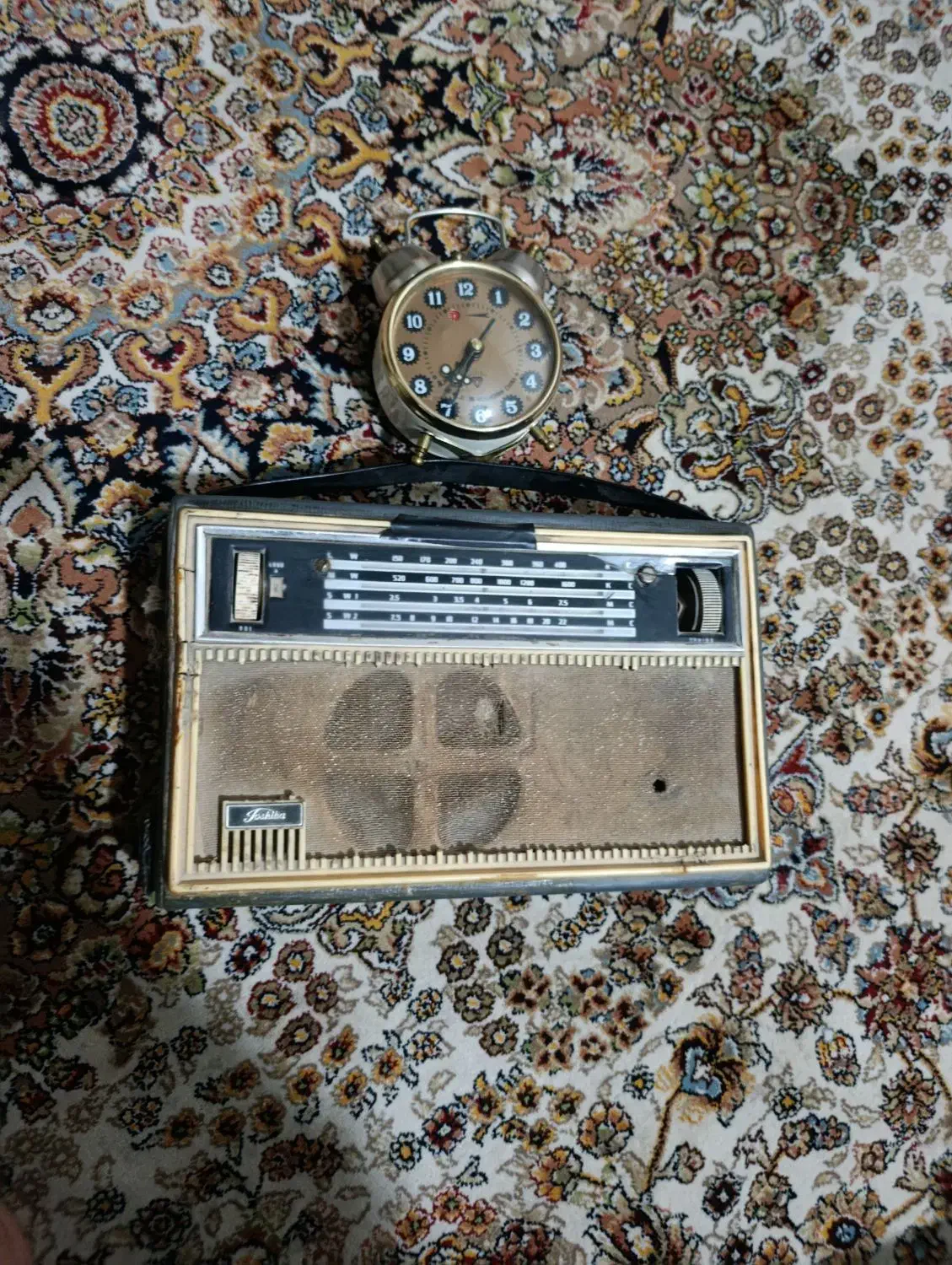 رادیو کلکسیونی قدیمی|کلکسیون اشیاء عتیقه|خمین, |دیوار