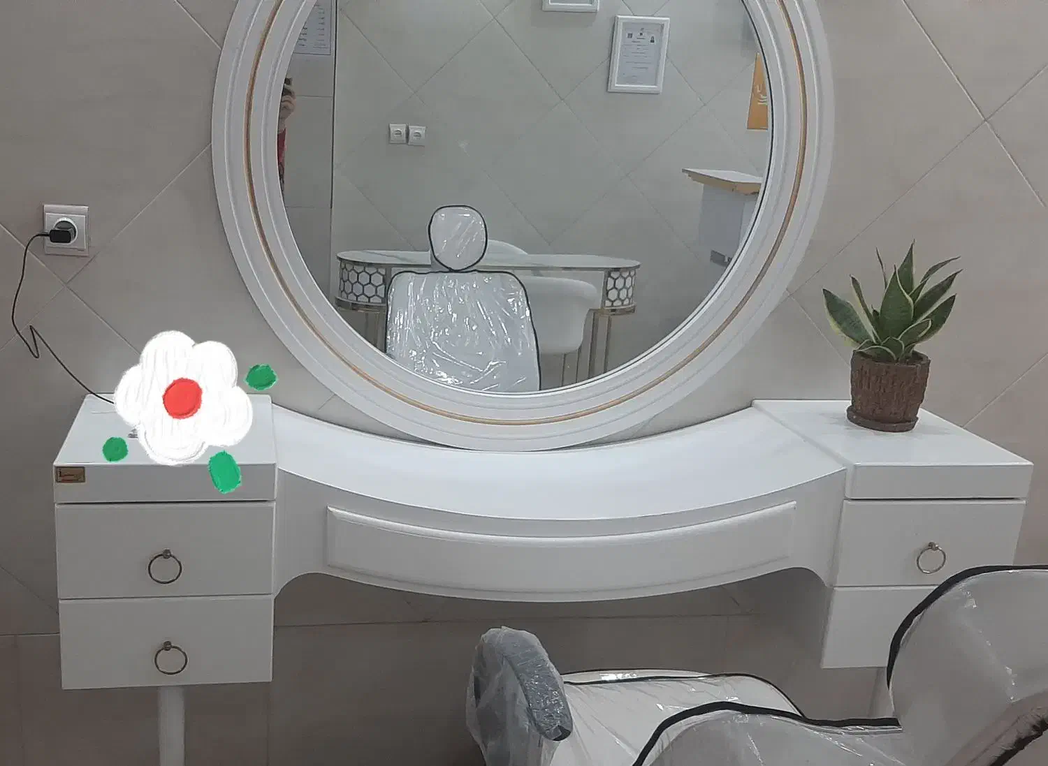 آینه کنسول و صندلی اصلاح قیمت مناسب|آرایشگاه و سالنهای زیبایی|اسلامشهر, باغ فیض|دیوار