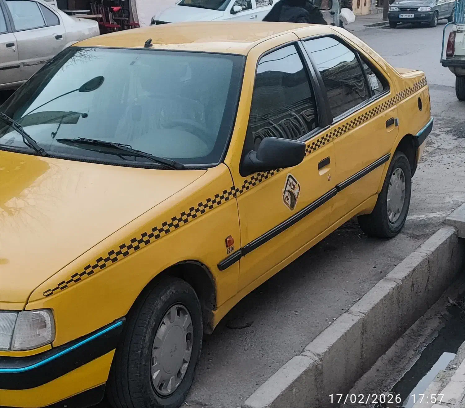 پژو تاکسی|خودرو سواری و وانت|بروجرد, |دیوار