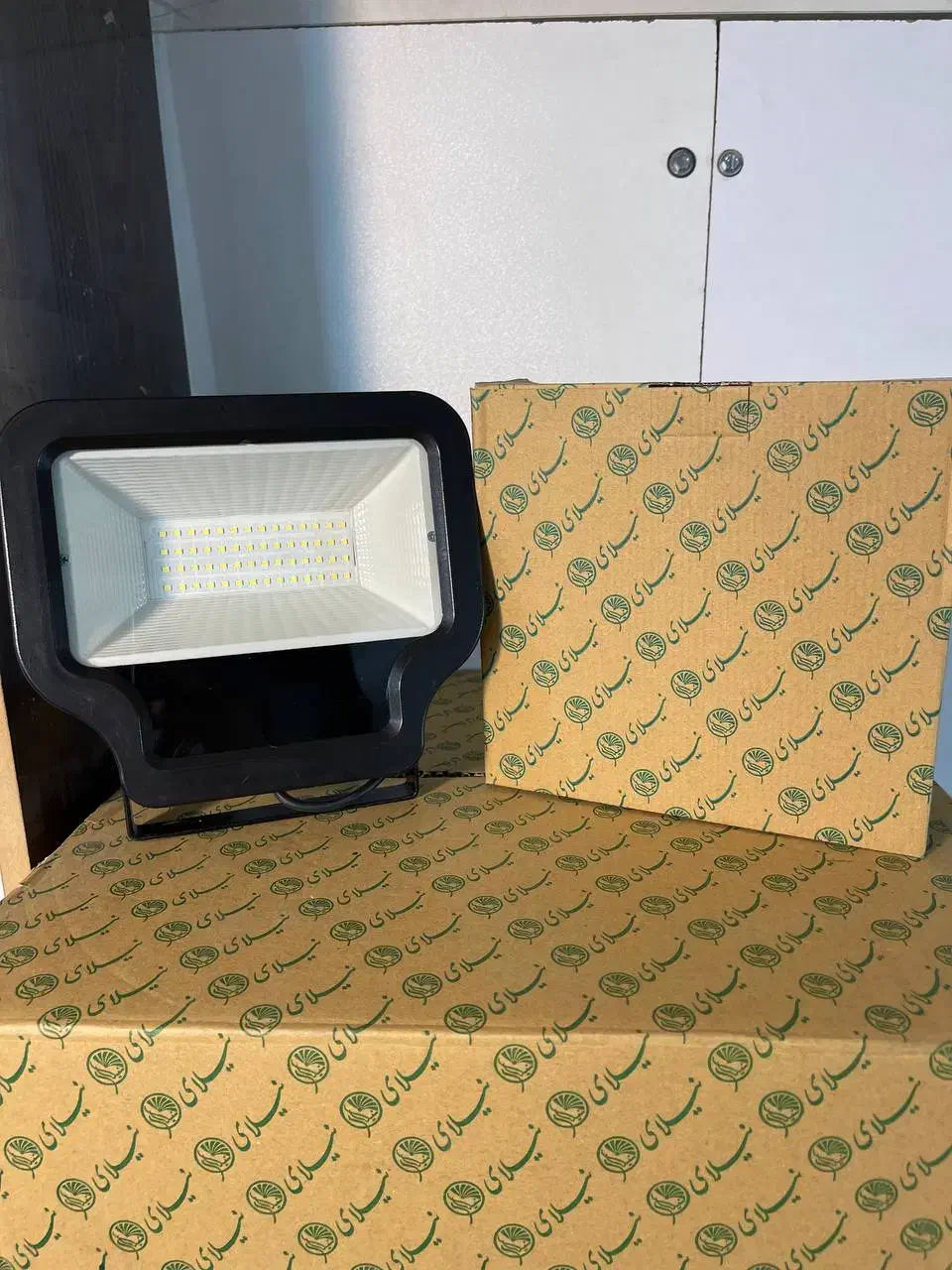 فروش عمده پرژکتور ۱۰۰ وات گارانتی دار تعویض|لامپ و چراغ|شهریار, شهریار|دیوار