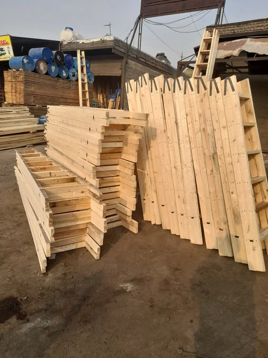 بنگاه تخته بشکه نردبان چوبی بنایی الوار روسی فرغون|حراج|تهران, خاوران|دیوار