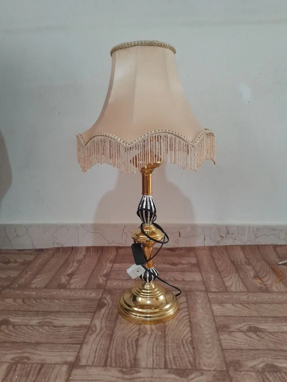 وسایل منزل|چراغ خواب و آباژور|بروجرد, |دیوار