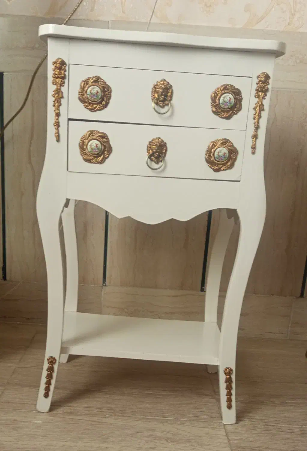 میز تلفن|میز تلفن|تربتحیدریه, جانبازان|دیوار