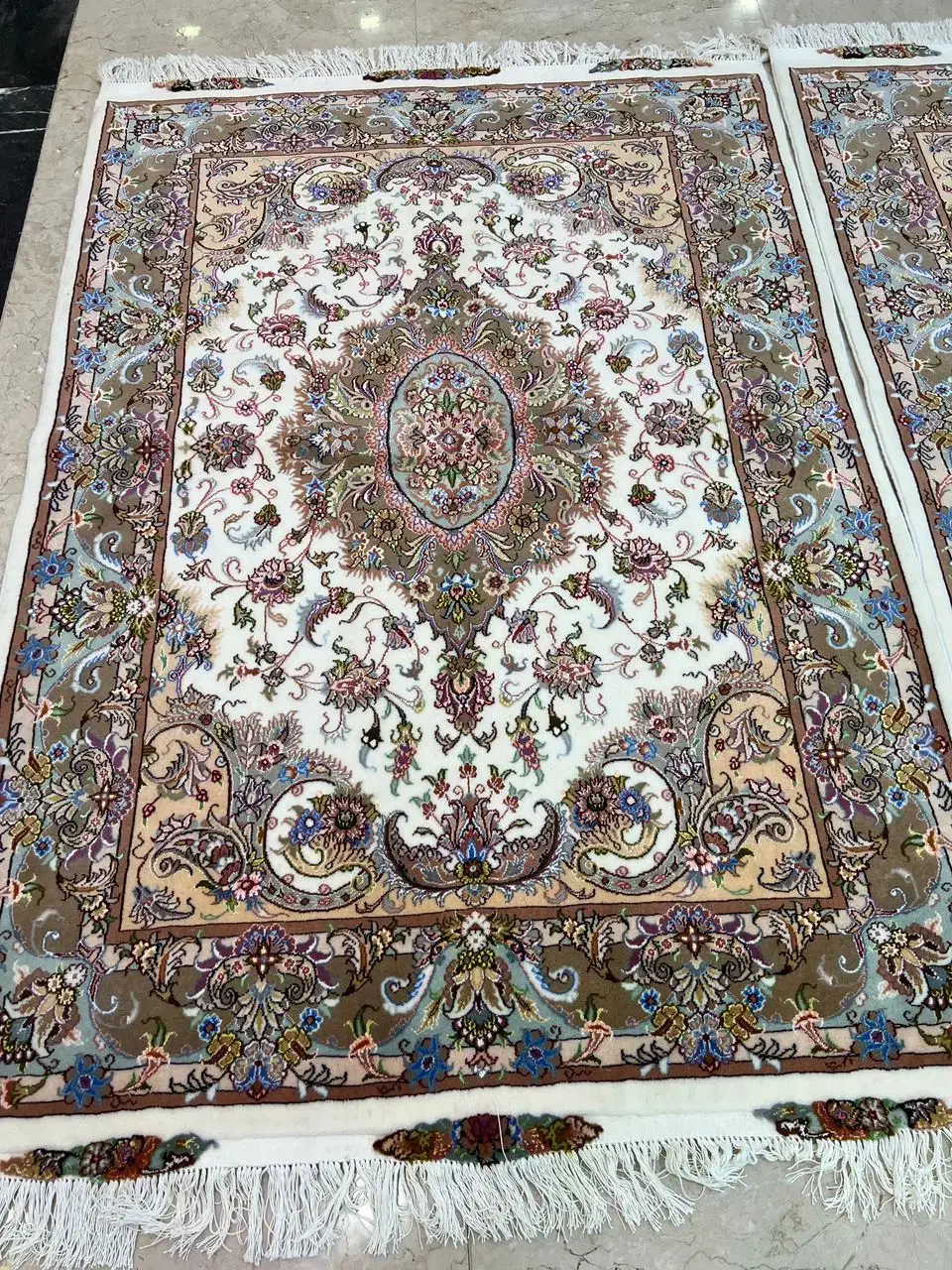 جفت ۳متر فرش دستبافت طرح تبریز خطیبی از بافنده|فرش|تهران, شهرک چیتگر|دیوار