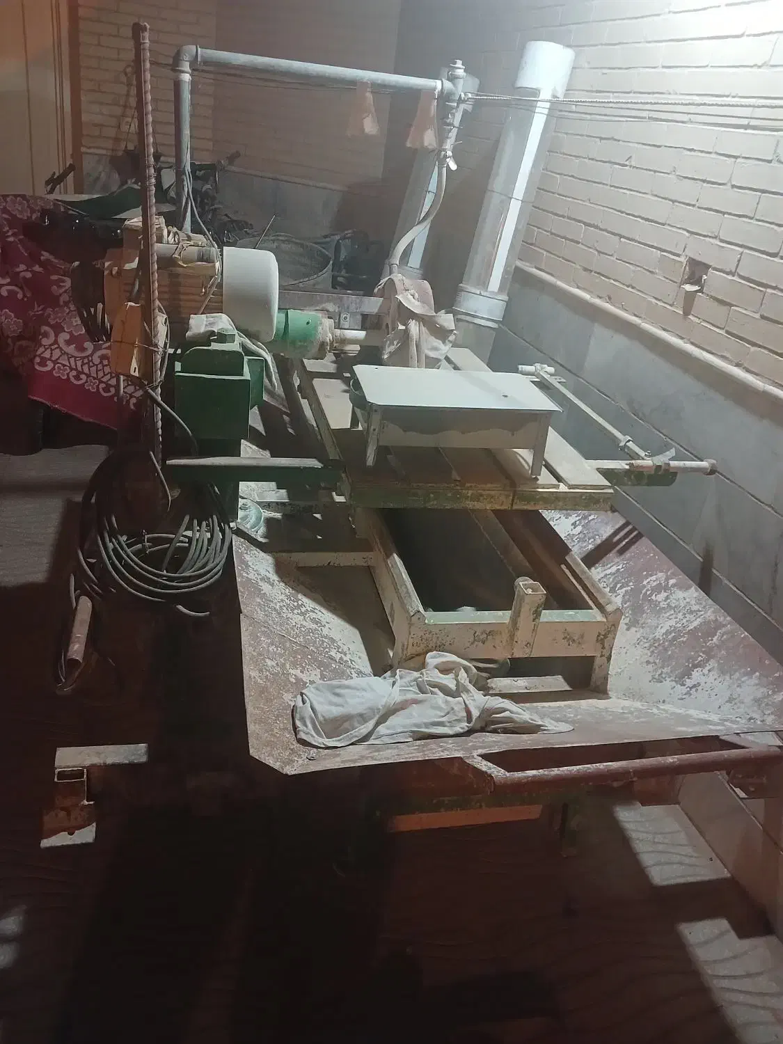 دستگاه سنگبری|ماشین‌آلات صنعتی|زارچ, |دیوار