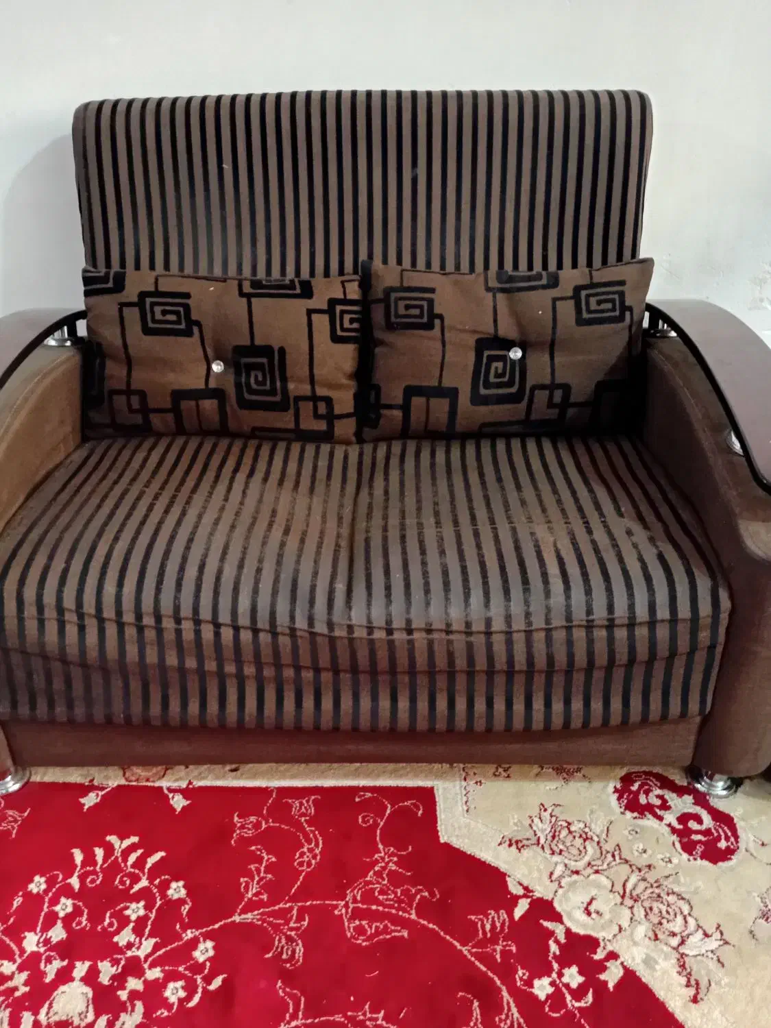 مبل ۷ نفره تمیز|مبلمان خانگی و میز عسلی|تربت جام, مسکن مهر|دیوار