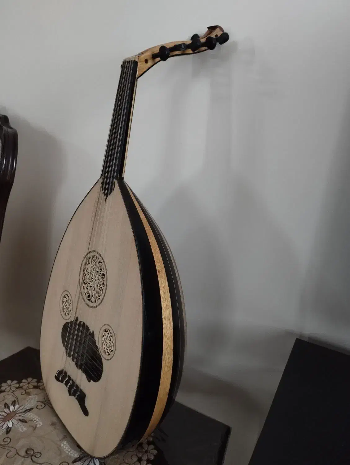 عود ترک|سازهای سنتی|فردیس, فردیس|دیوار