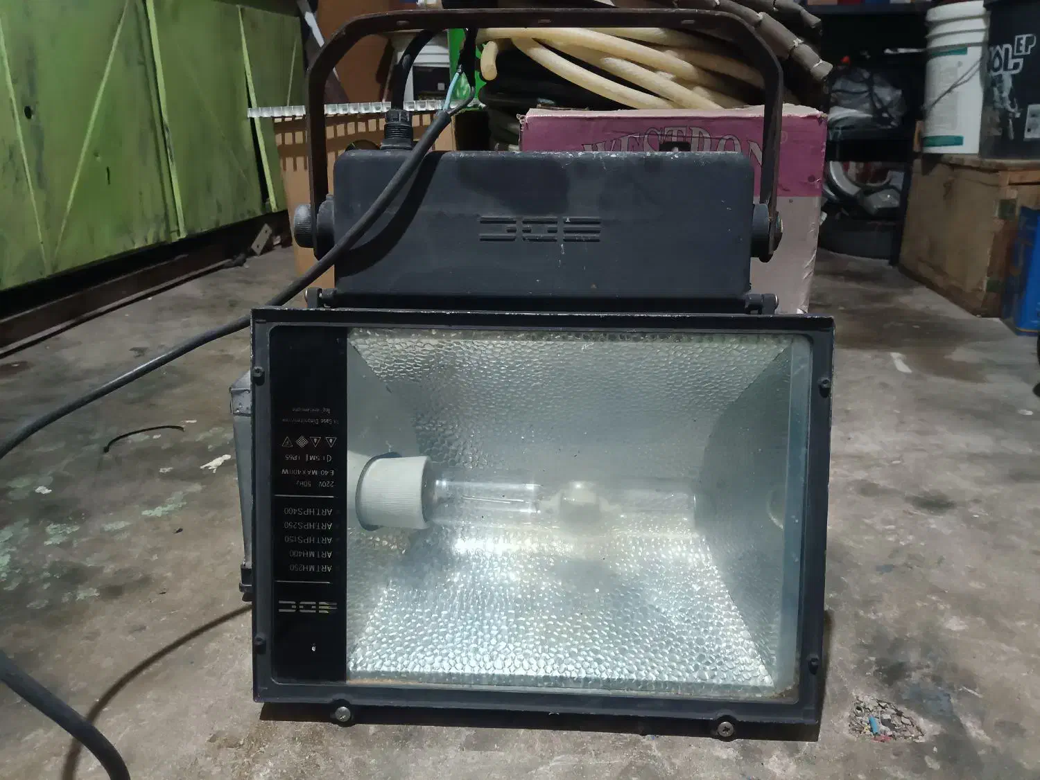 پرژکتور|لامپ و چراغ|خورموج, |دیوار