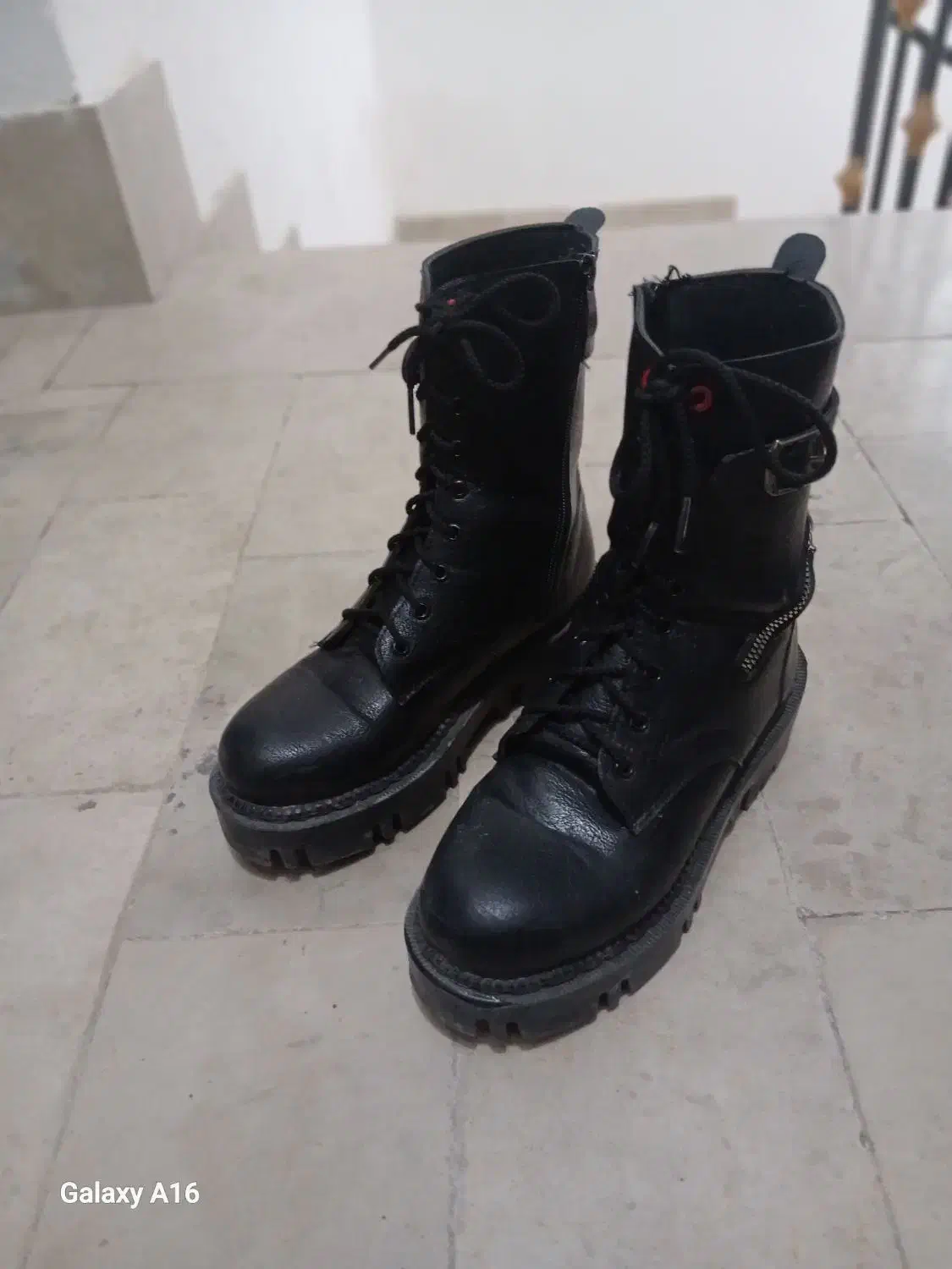 بوت|کیف، کفش، کمربند|بیرجند, |دیوار