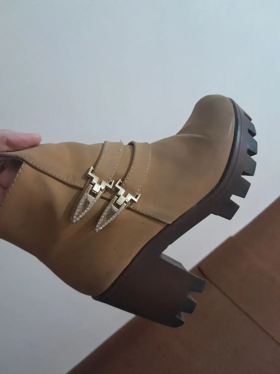 چکمه|کیف، کفش، کمربند|گنبد کاووس, |دیوار