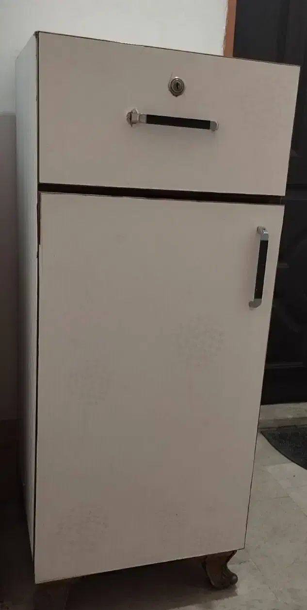 کتابخانه|کتابخانه، شلف، قفسه‌های دیواری|رشت, پیرکلاچای|دیوار