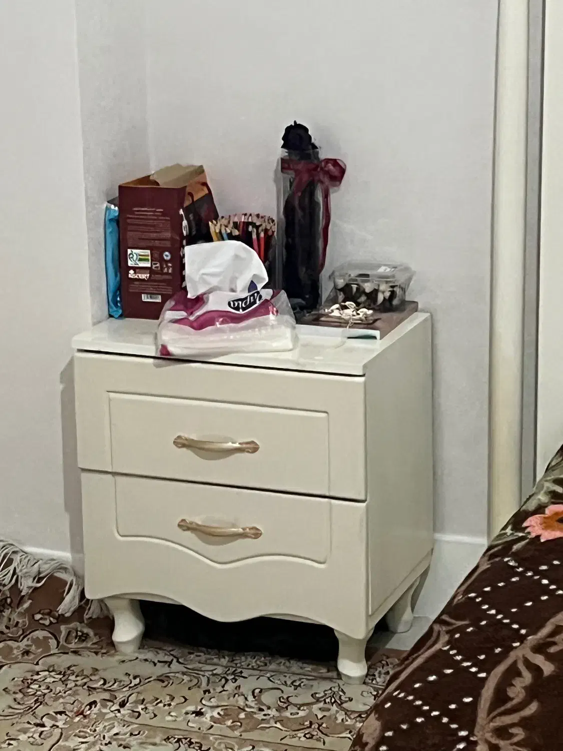 تخت دو نفره|تخت و سرویس خواب|رباط‌کریم, رباط‌کریم|دیوار