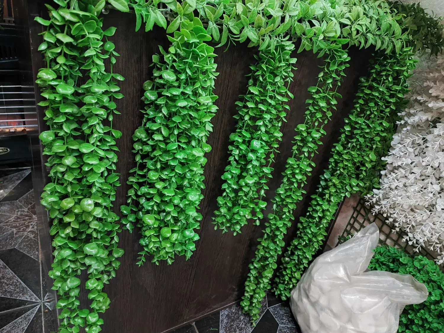 اویز شمشاد|گل مصنوعی|قم, نیروگاه|دیوار