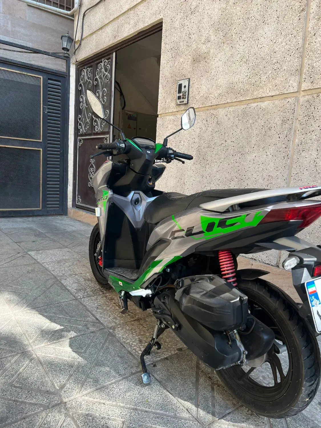 طرح کلیک۱۸۰ ایروکس موتور|موتورسیکلت|اندیشه, اندیشه فاز ۶|دیوار