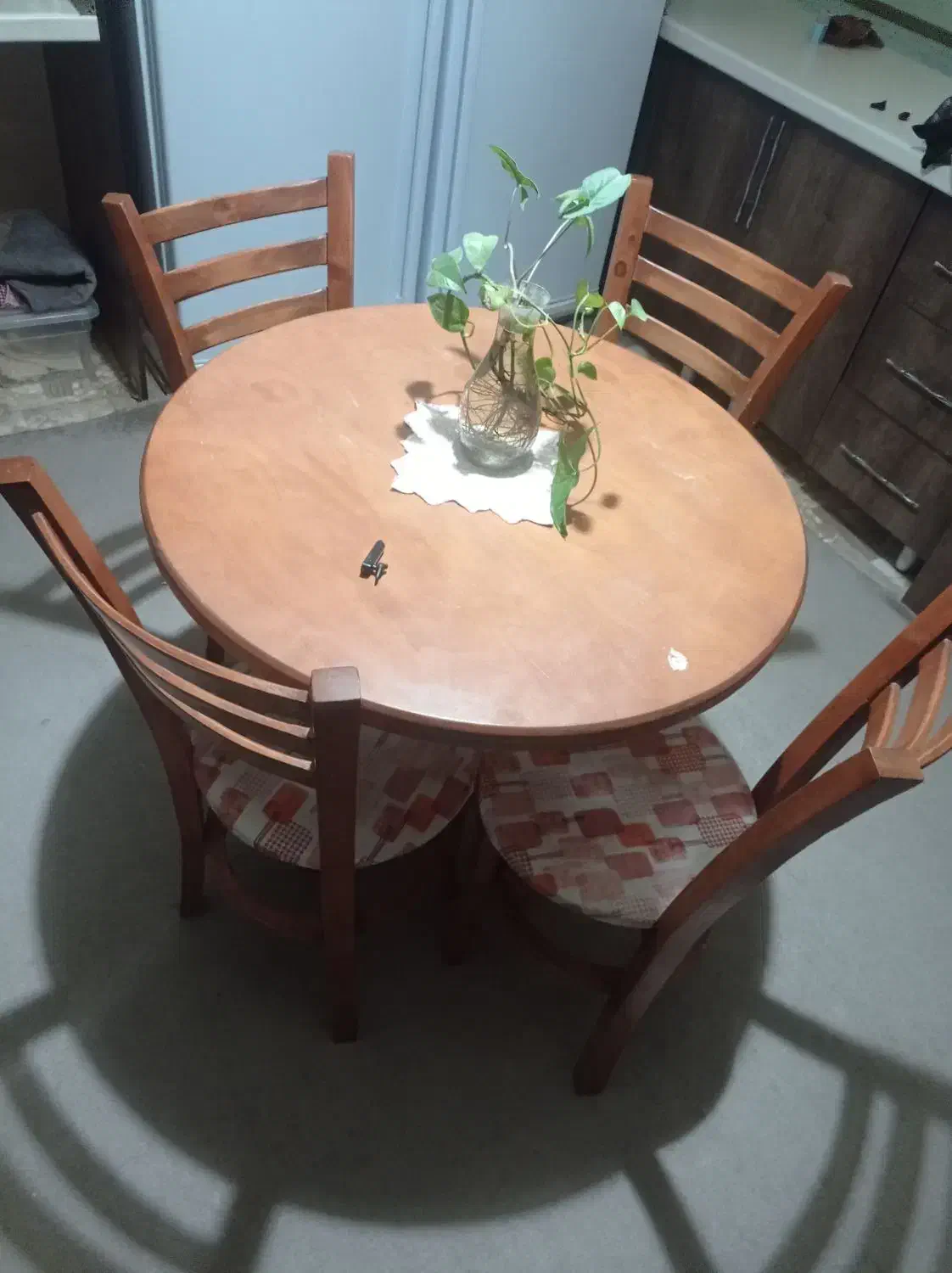 میز غذا خوری|میز و صندلی غذاخوری|قروه, |دیوار