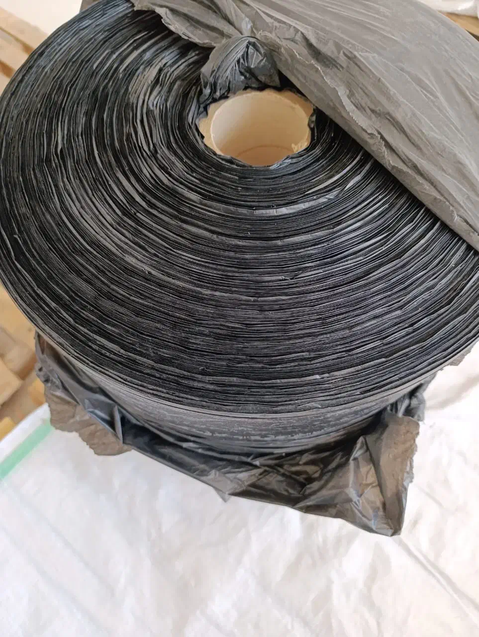 طاقه  کیسه زباله دوخت و پرفراژ خورده|ظروف نگهدارنده، پلاستیکی، یک‌بارمصرف|مهاباد (آذربایجان غربی), |دیوار