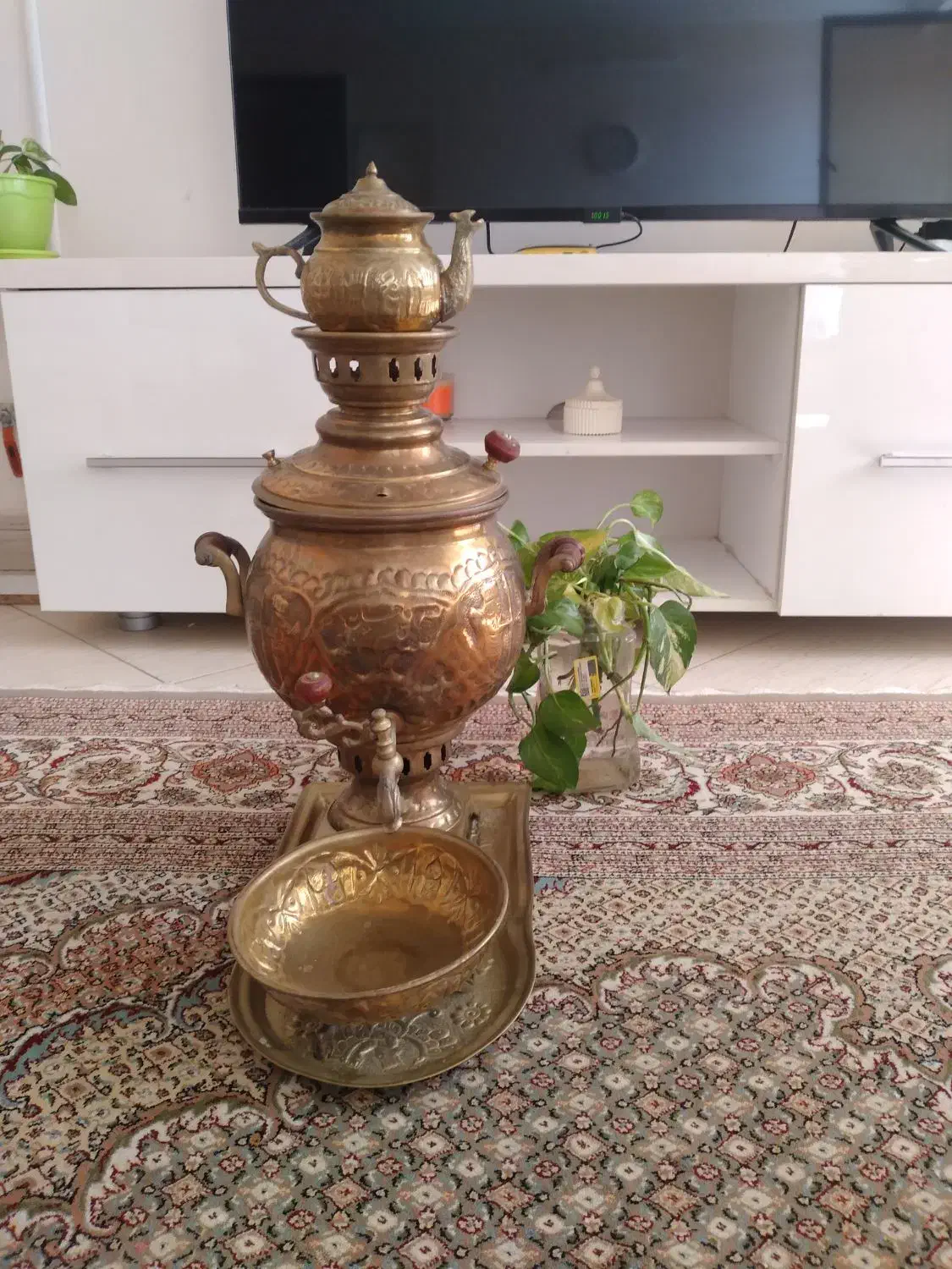 سماور زغالی همراه سینی وقوری وکاسه|سماور، چایساز، قهوهساز|طرقبه, |دیوار