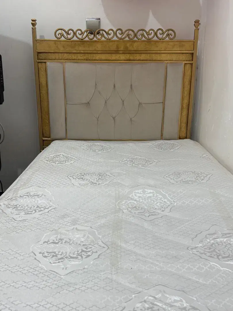 تخت یک نفره درحد نو|تخت و سرویس خواب|سبزوار, قاضی زاد|دیوار