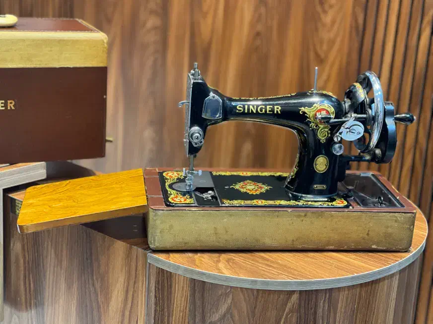 چرخ خیاطی ماکو فشنگی سینجر آنتیک قدیمی سایز کوچک|کلکسیون اشیاء عتیقه|تهران, شهرک آزمایش|دیوار