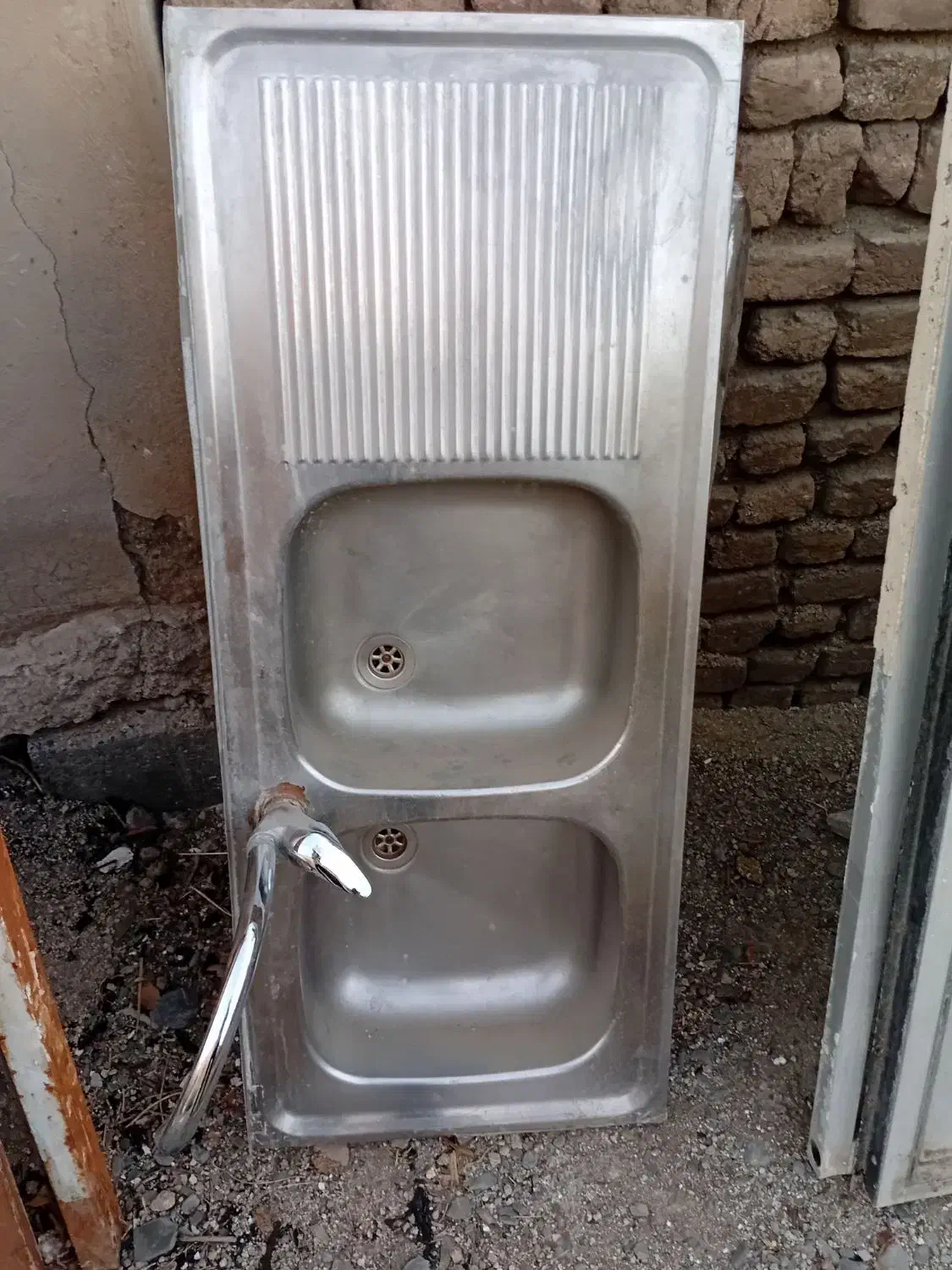 سینک و روشویی و منبع آب|لوازم سرویس بهداشتی|بروجرد, |دیوار