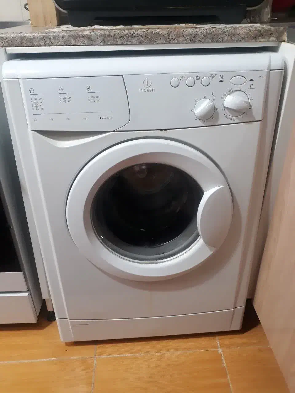 لباس شوی|ماشین لباسشویی و خشک‌کن لباس|قم, چهار امامزاده|دیوار