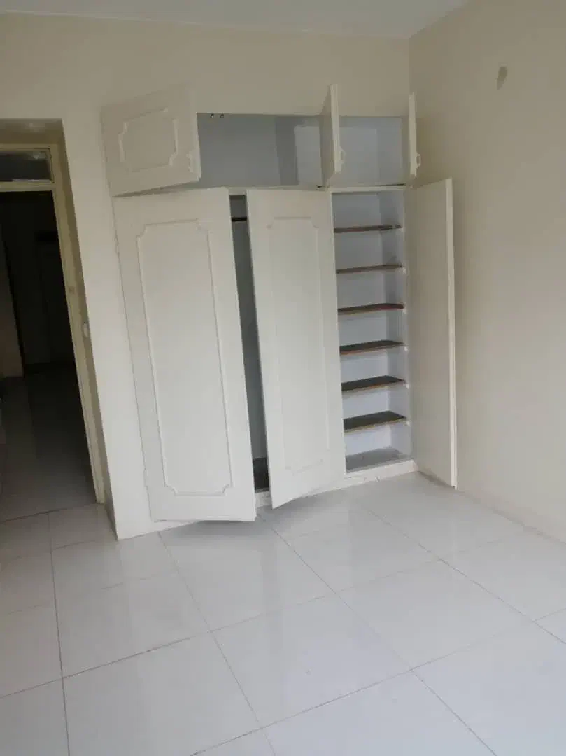 دروس ۱۳۲متر۳خواب تک واحدی بالکنی قابل چیدمان