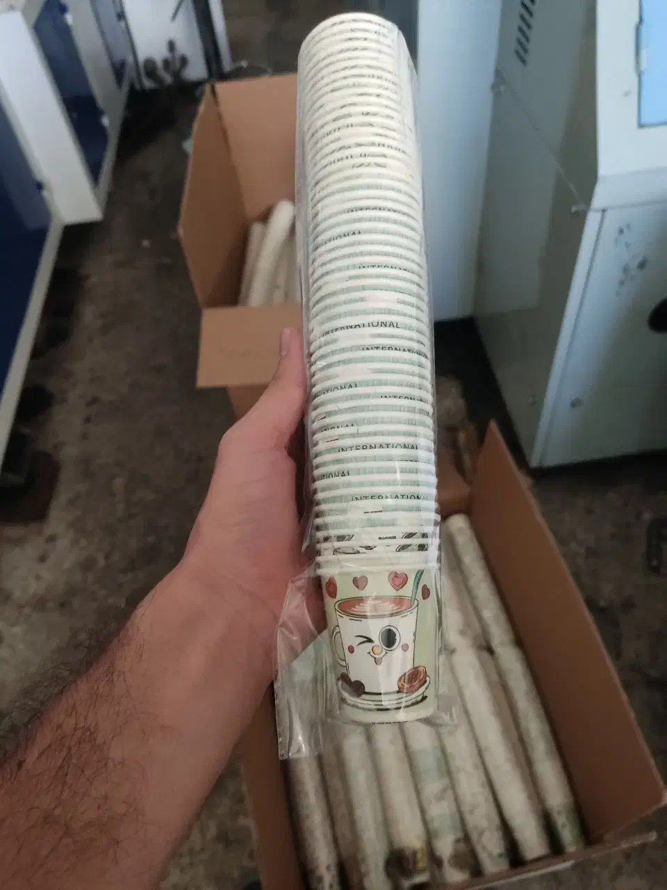 لیوان کاغذی در تمامی سایزها|ظروف نگهدارنده، پلاستیکی، یکبارمصرف|مشهد, خواجه ربیع|دیوار