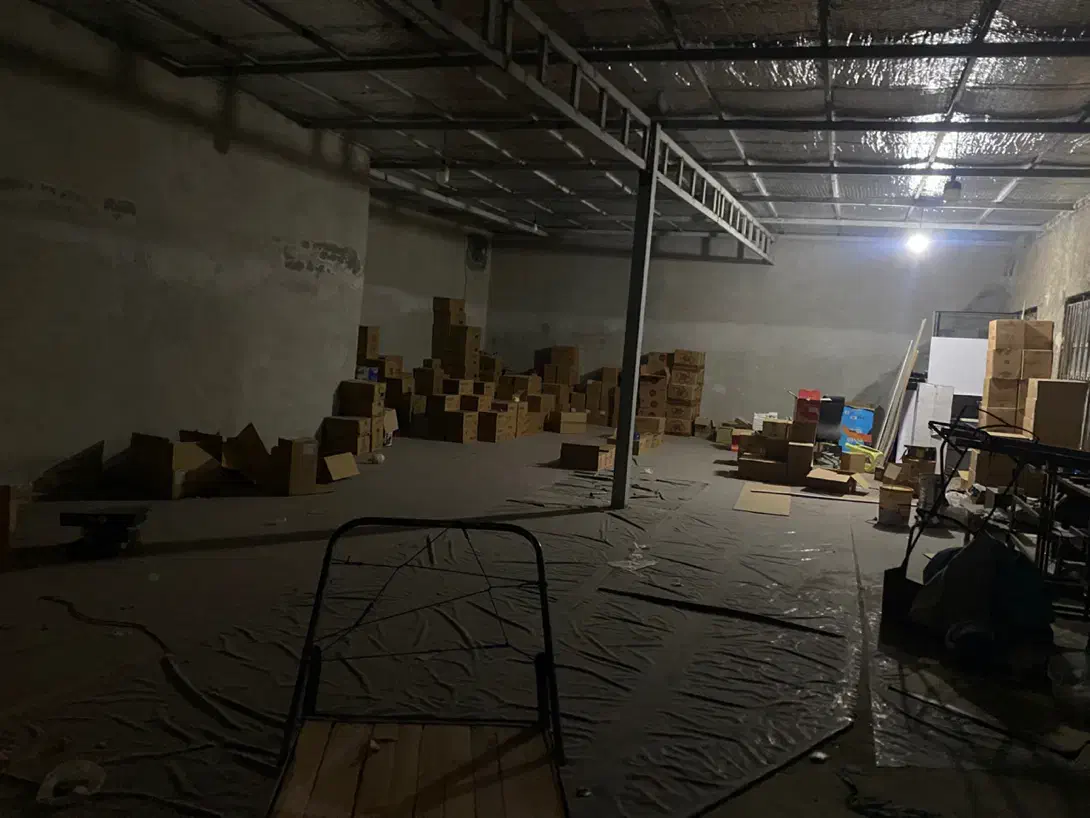 انبار (سوله )بزرگ. چسپیده ب بازار|اجارهٔ مغازه و غرفه|میناب, |دیوار