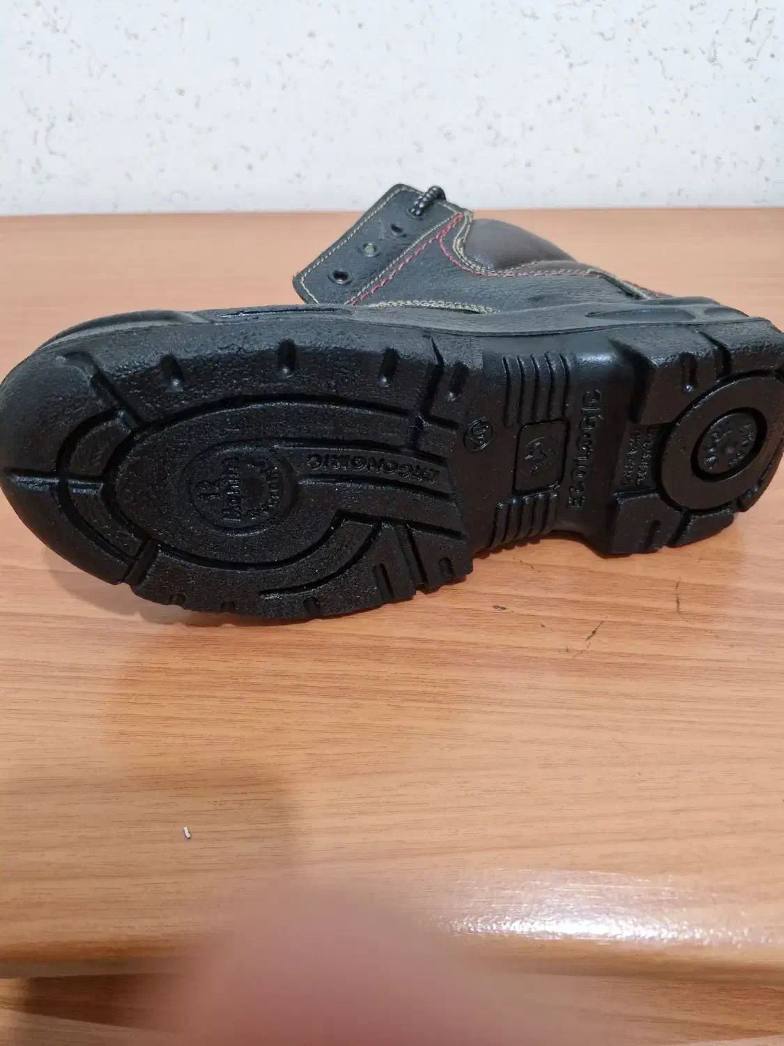 کفش و کیف|کیف، کفش، کمربند|دورود, |دیوار