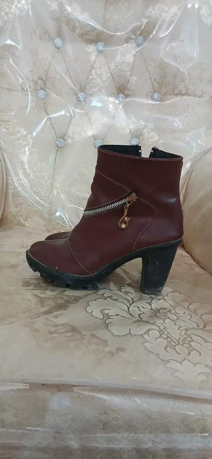 نیم بوت قرمز درحد نو سایز۳۸قیمت ۳۷۰ت|کیف، کفش، کمربند|قوچان, |دیوار