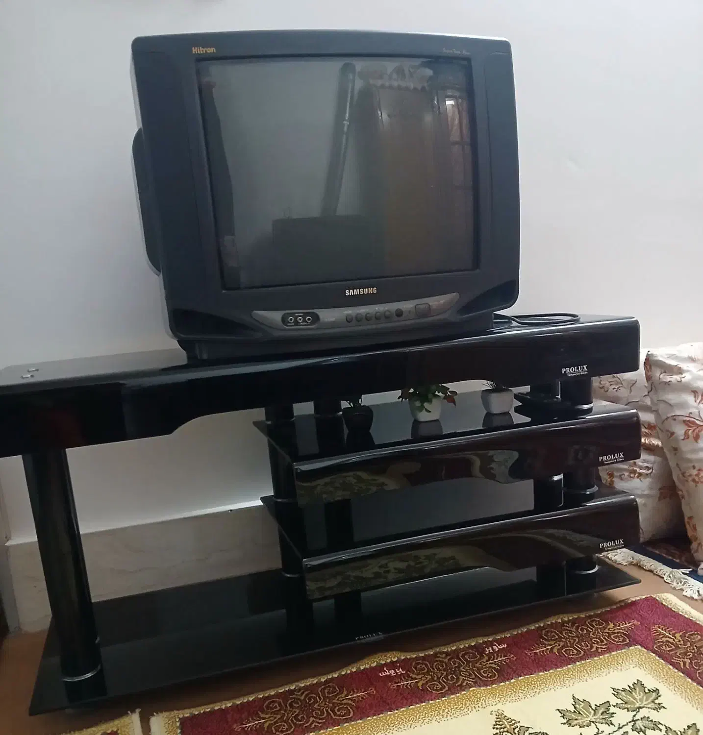 تلوزیون مارک سامسونگ همراه میز تلوزیون|تلویزیون و پروژکتور|قم, قلعه کامکار|دیوار