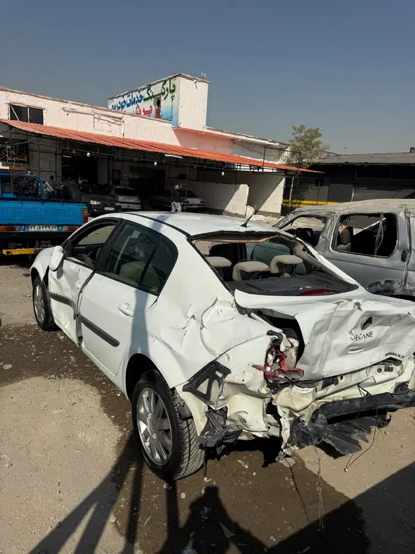 مگان ۲۰۰۰ اتومات مدل ۹۱ تصادفی|خودرو سواری و وانت|مشهد, کوشش|دیوار