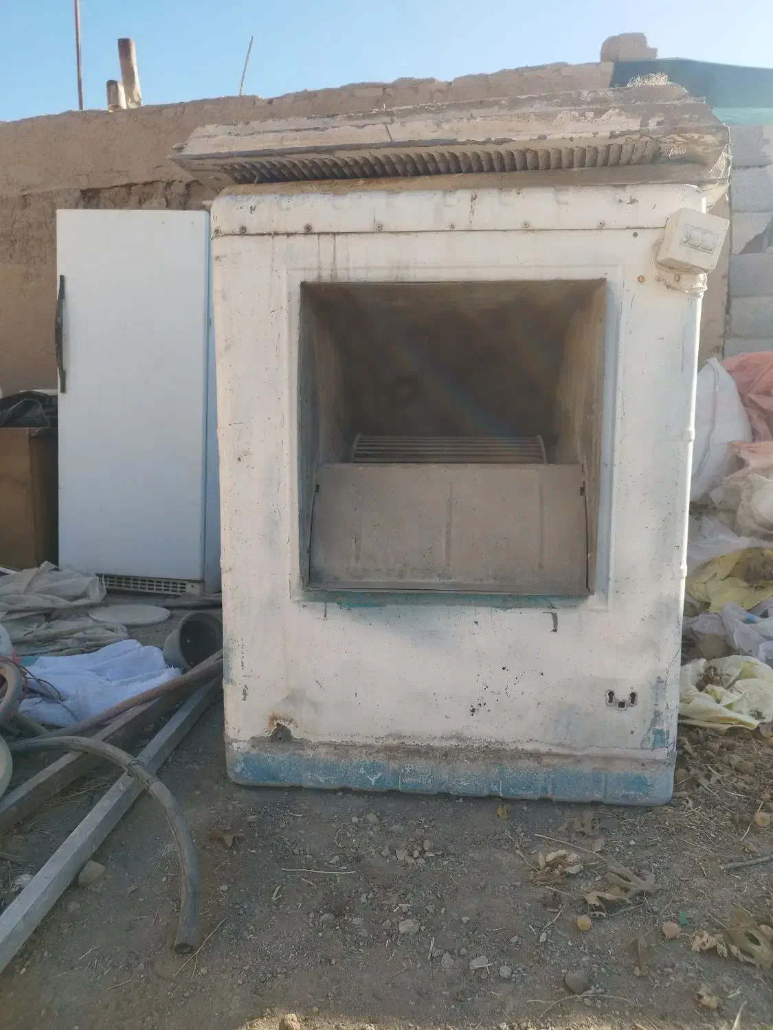 دوعدد کولر ابی کوچیک‌و بزرگ فروشی|کولر آبی|نجف‌آباد, قلعه سفید|دیوار