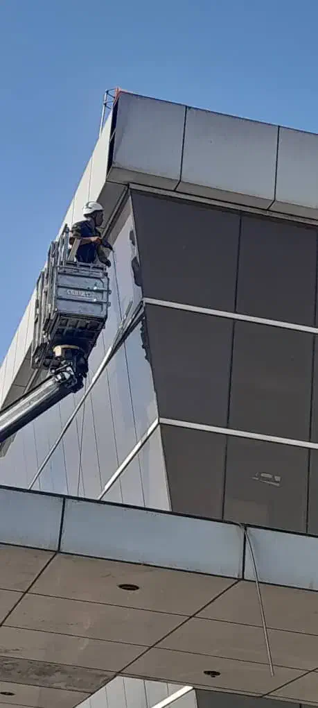 نصاب شیشه درب های سکوریت مستر اسلاید جام بالکن|خدمات پیشه و مهارت|بندرعباس, |دیوار